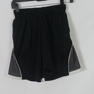 Boys basketball shorts size M(10/12)